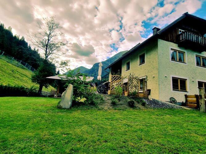 Large Detached Holiday Home In Muhr Exterior photo